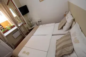 Henrik Rooms & Apartments - Image 5