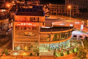 Dream Hotel - Image 4