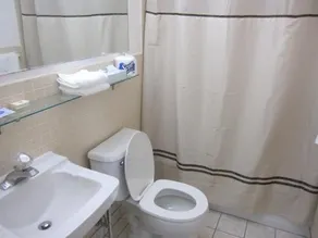 Budget Inn Batavia - Image 5