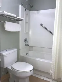 Hotel Econo Lodge Manchester - Image 5