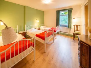 Spacious Holiday Home With 4 Tiny Houses - Image 2