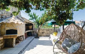 Four Bedroom Holiday Home in Kolocep - Image 2