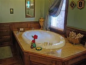 Breeden Inn Cottages & Retreat on Main - Image 2