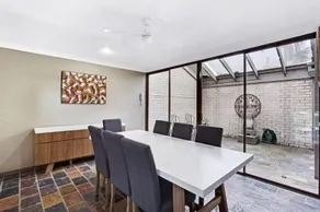 Spacious townhouse complete with floating mooring - Image 4