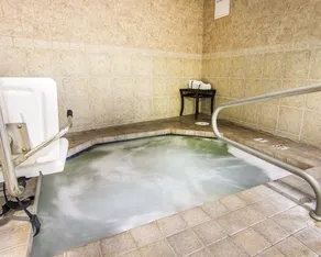 Comfort Suites Airport - Image 2