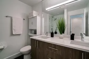 Luxurious and stylish 2 bedroom 2 bathroom suite - Image 4
