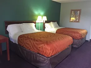 Hotel Econo Lodge Manchester - Image 4
