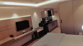 Hotel Del Luna - Image 3