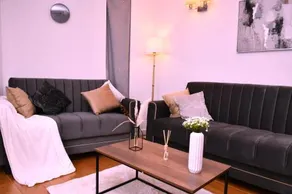 London City Escape - 2 Bedroom Apartment - Image 4
