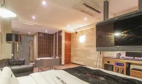 Blixx Hotel - Image 3
