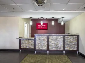 Red Roof Inn Ames - Image 5