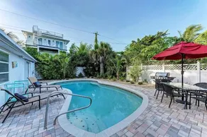 Cottage On Lido Key - One Block To Beach Pool - Image 3