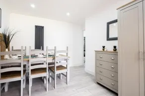 7 Guests 4 Bedroom Free Wi Fi Kettering - Image 2