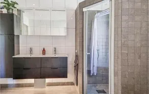 4 Bedroom Cozy Home In Trslvslge - Image 4