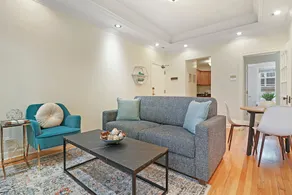 Alluring 2BR Apt in Old Irving Park w/ Laundry - Image 2