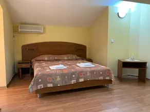 Irish Rover Hotel - Image 3