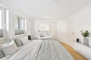 Exclusive apartment by the ocean - Image 5