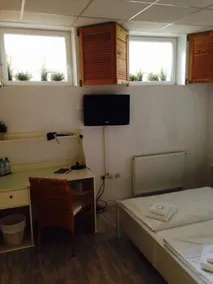 Airport Hostel - Image 5