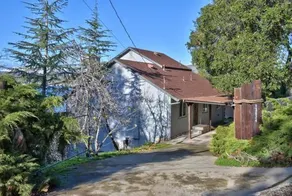 Bass Alley Bungalow - Image 4