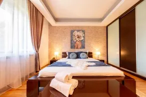 1BR Apt with Jacuzzi near Herastrau: Ideal Getaway - Image 2