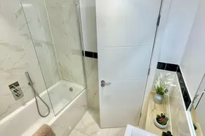 3 Bed Flat - Sleeps 6 - Parking - Wifi - Image 2