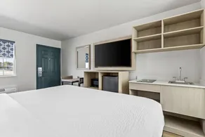 Super 8 by Wyndham Muskogee - Image 3