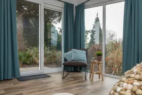 Chalet in Vrouwenpolder near Banjaard Beach - Image 2