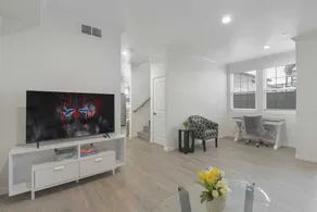 Stylish Pasadena Stay Near Old Town Rose Bowl - Image 2