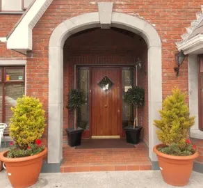 Ashford Manor Guesthouse - Image 3