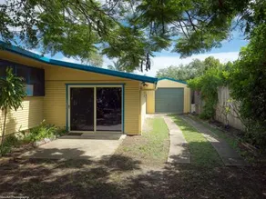 Pet Friendly Cottage in Torquay - Hervey Bay 430m or 5 min walk to dog friendly Shelly Beach - Image 3