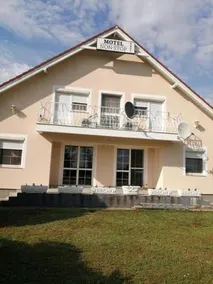 Motel Hummel - Image 3