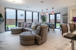 Modern house with hot tub, perfect night away! - Image 3