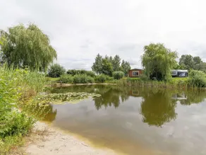 Wooden tree trunk bungalow at fish pond in Hoge Hexel, optional with hot tub - Image 2