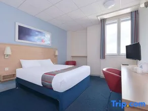 Travelodge Hotel - Bury - Image 1