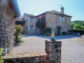 Superb holiday home with private pool - Image 3