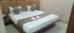 Hotel Dreamland Chandkheda - Image 3