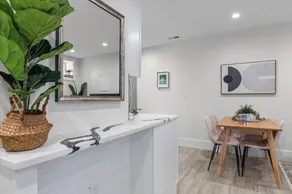 Central 2 br City Sanctuary Commuter friendly - Image 2