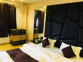 Hotel Khalsa Lake View - Image 2