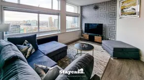 Luxury Spacious City Centre Apartment Amazing View - Image 2