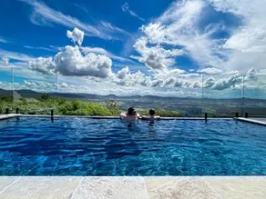 Luxurious Hinterland Guest House Sleeps 10 Brisbane Scenic Rim Gold Coast - Image 2