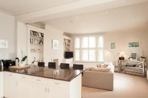 Veeve Two Bed Maisonette in Chelsea - Image 2