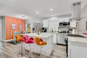 Groovy Funhouse Getaway 4 bdrm near Legoland - Image 5