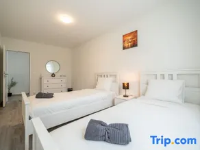 Modern Swiss Apt | spacious garden + parking - Image 2