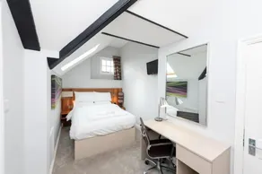 Uno Hotel Heathrow Windsor - Image 3