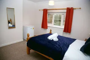 Serene Haven 4-Bed House in Norwich - Image 5