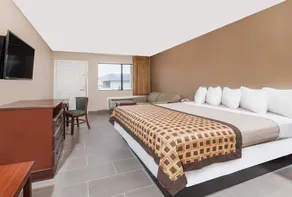 Knights Inn Denton - Image 4