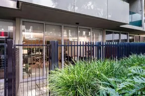 Stylish Port Melbourne Pad - Stylish, practical apartment near beach with outdoor terrace, gym and p - Image 2