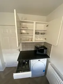Chic City Retreat Immaculate 2 Bed Oasis in London - Image 3