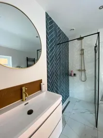 Luxury Spacious Renovated Townhouse - Image 5