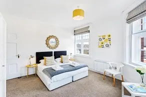 Bank Chambers Apartments - Image 2